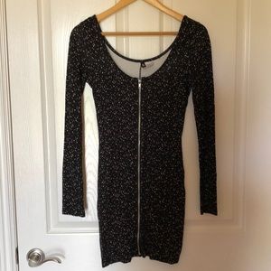 Black Long-sleeve Body-con Dress with Tiny Stars